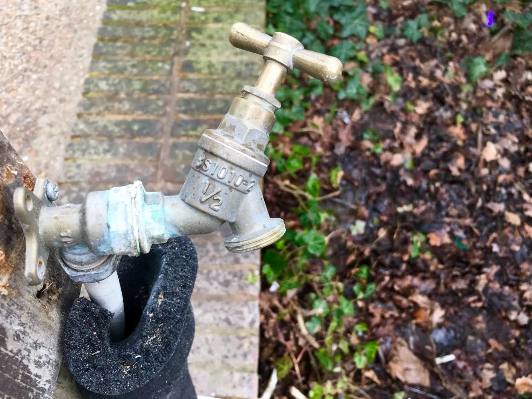 Jak zabezpieczyć kran na zimę, aby uniknąć kosztownych napraw