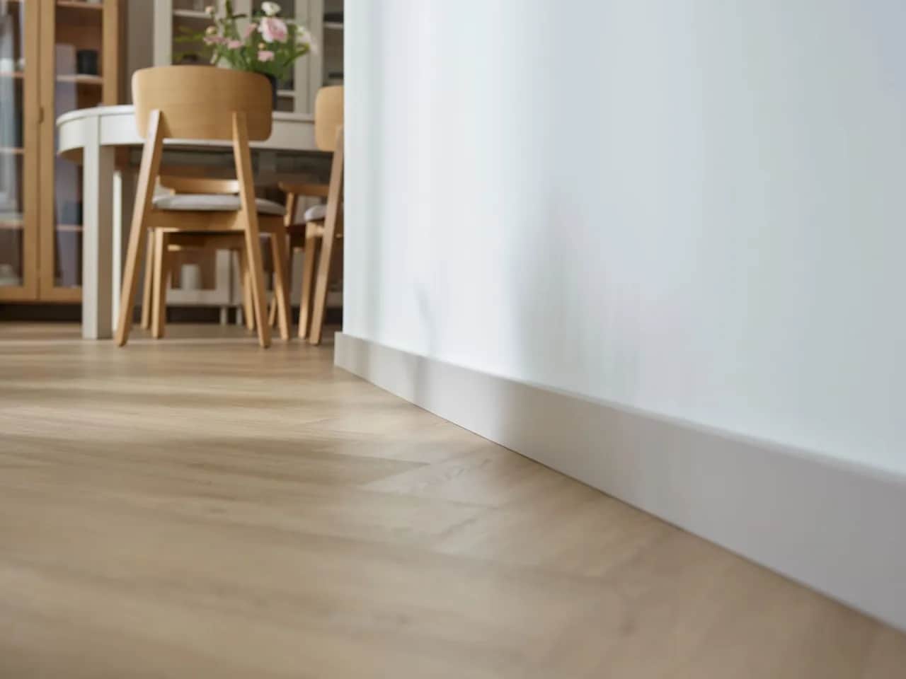 Jak zamontować listwy przypodłogowe MDF bez błędów - krok po kroku