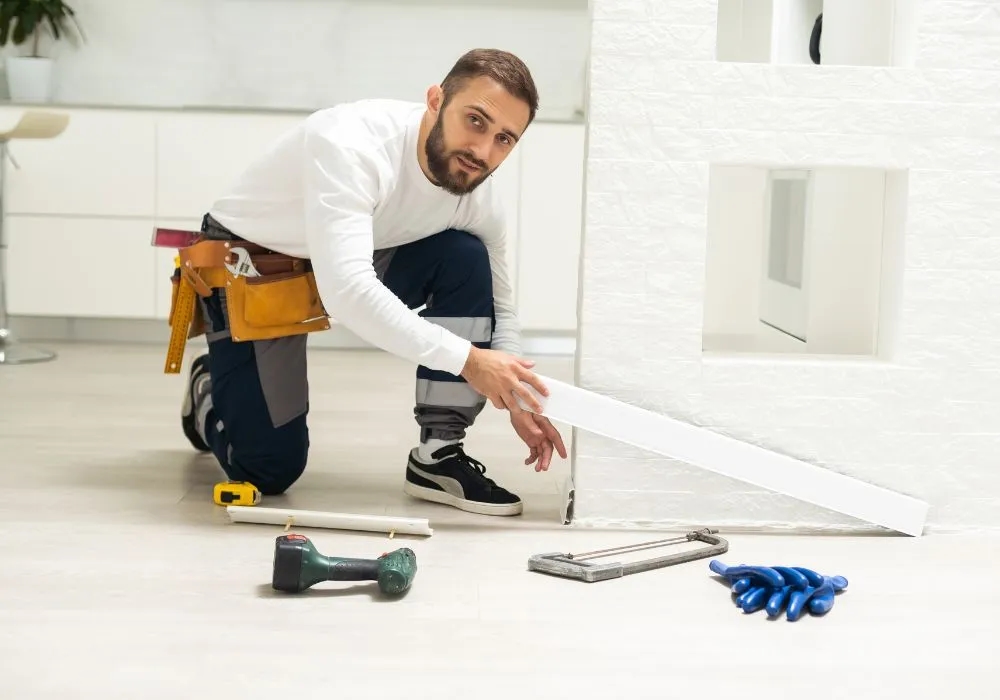 Czym ciąć listwy przypodłogowe, aby uniknąć uszkodzeń i uzyskać precyzję