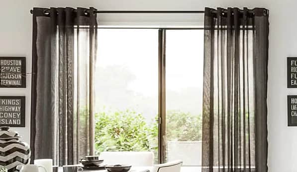 Karnisze ile od sufitu: jak nie popełnić błędu przy montażu