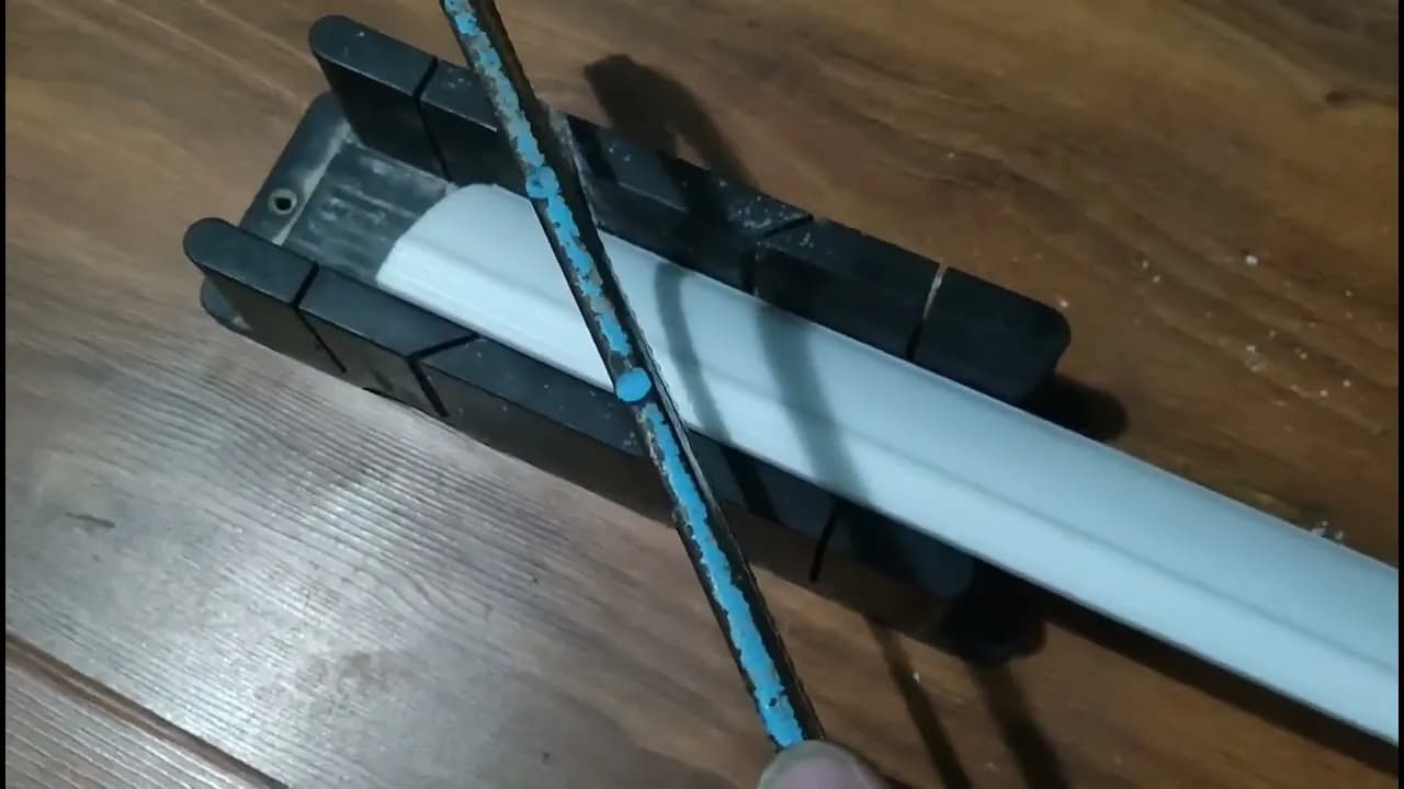 Jak ciąć listwy styropianowe pod kątem, aby uniknąć błędów i zniszczeń