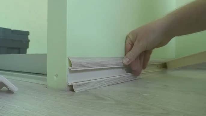 Czym ciąć listwy przypodłogowe plastikowe, aby uniknąć uszkodzeń?