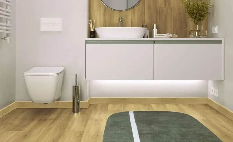 Jakie listwy przypodłogowe do łazienki wybrać, aby uniknąć zniszczeń?