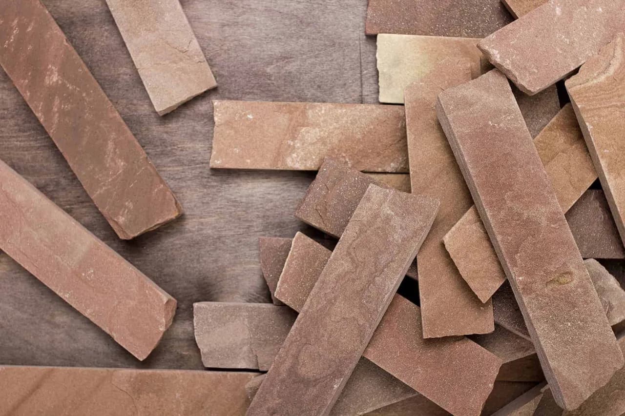 Ile kosztuje położenie kamienia dekoracyjnego? Zaskakujące ceny i fakty