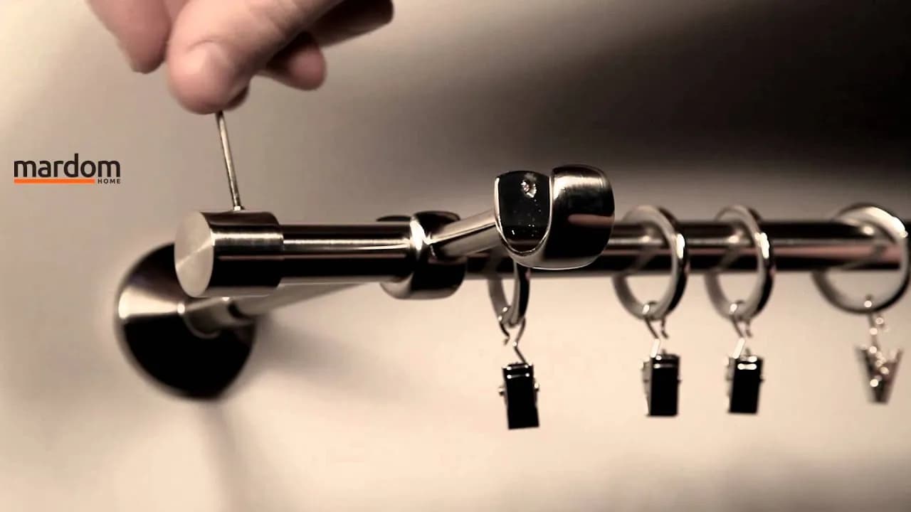 Jak zdjąć żabki z karnisza? Proste sposoby na łatwe usunięcie